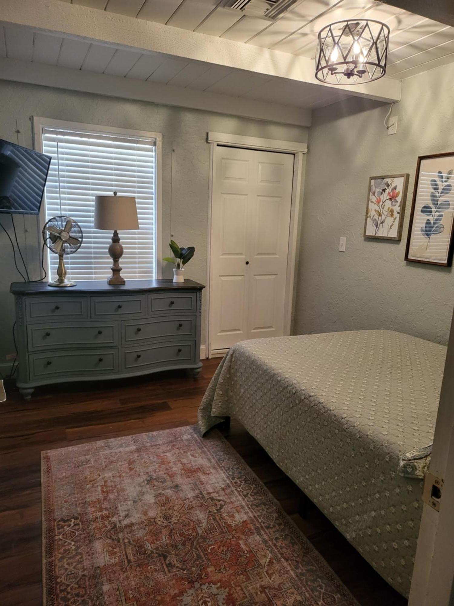 Smart Solution - Individual Private Bed-Pods In Gorgeous Shared Space - Women Only Dorm In Room 5 - Coed House - Full-Sized Mattresses In Individual Pods - With Built-In Private Storage - Gorgeous Shared Room - Affordable Luxury - Sparrow House Phoenix Exterior foto